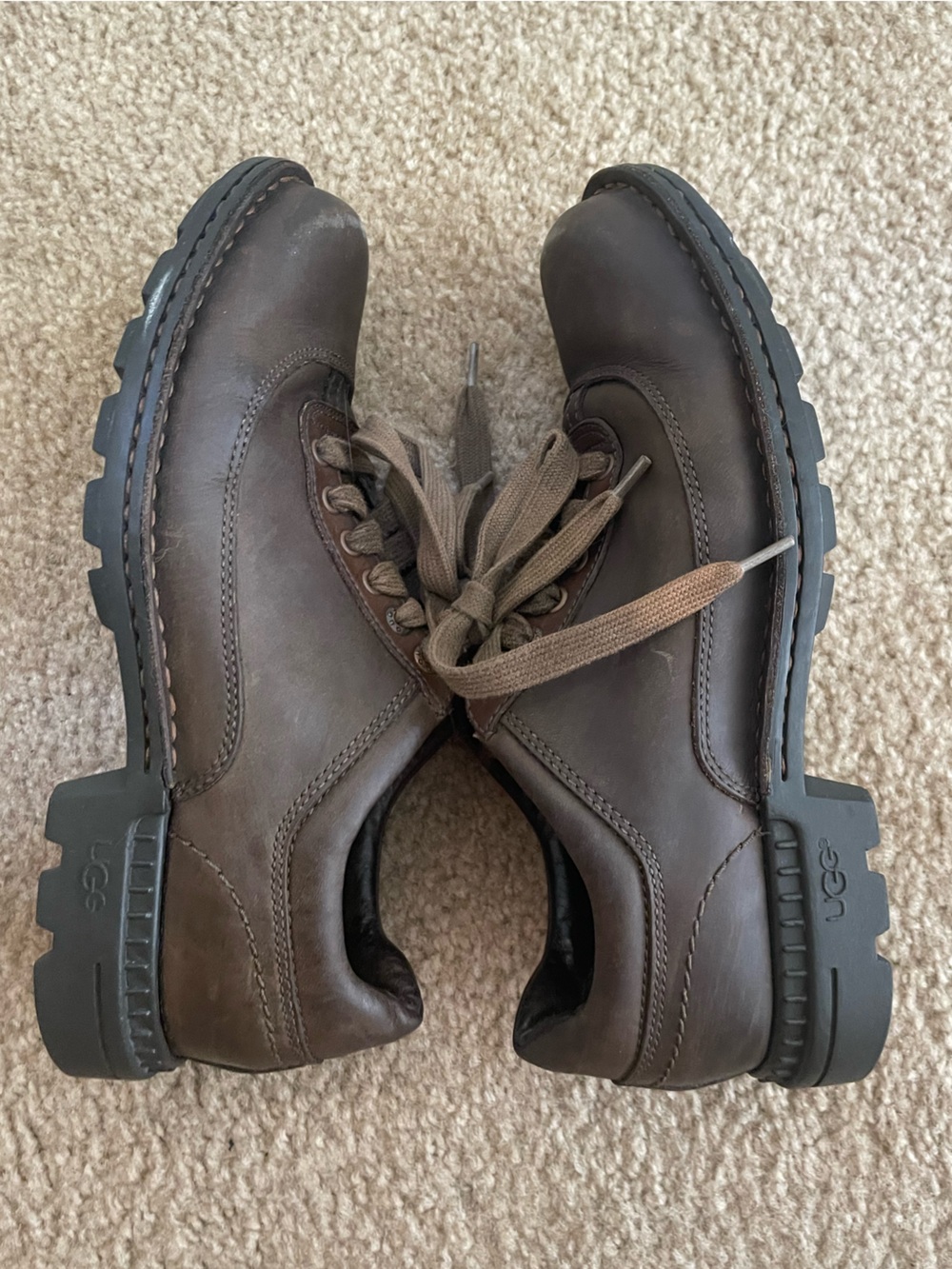 Men's UGG brown nubuck leather lace-up oxford shoes (size 8)